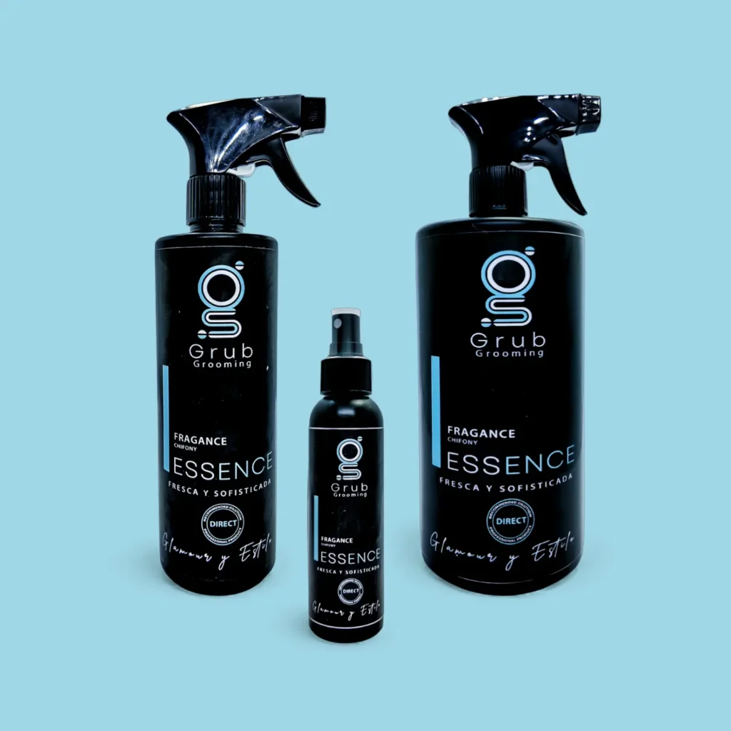 Colección de fragancias Essence Chifony de GRUB Grooming en presentaciones de 1000 mL, 500 mL y 120 mL. Fragancia fresca y sofisticada diseñada para perfumar el pelaje con un aroma elegante y refinado. Hecho en Colombia.