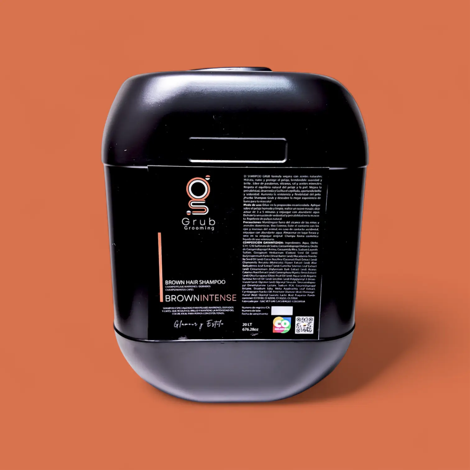 Bidón de 20 L del champú Brown Intense de GRUB Grooming. Fórmula profesional con aceites naturales para salones que necesitan un producto de alto rendimiento para resaltar el brillo y mantener la intensidad del color en pelajes marrones, dorados y cafés. Hecho en Colombia.
