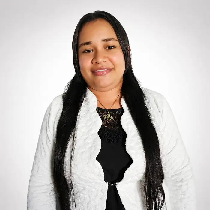 Yoberlis Acosta, distribuidora autorizada Groving Professional para el suministro estratégico en salones de estética profesional canina.