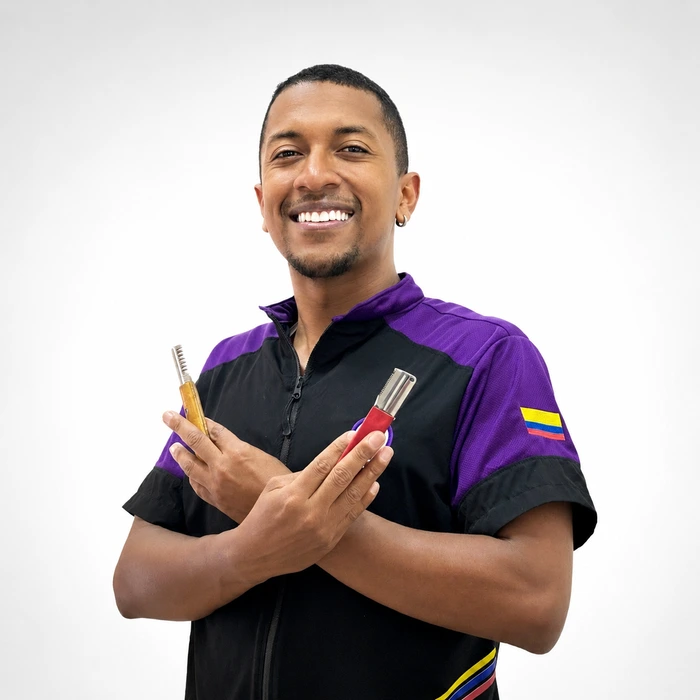 Fotografía de Juan David Diaz, Groomer profesional en Cali y embajador de la cosmética Groving Professional para spas caninos.