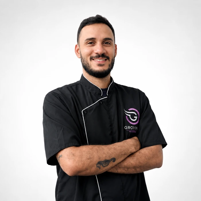 Fotografía de Juan Pablo Lopez, Groomer profesional en Medellín y embajador de la cosmética Groving Professional para spas caninos.