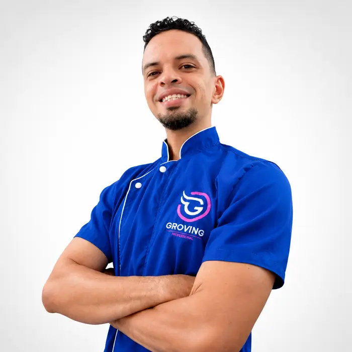 Fotografía de Manuel Scott, Groomer profesional en Villavicencio y embajador de Groving Professional para spas caninos.