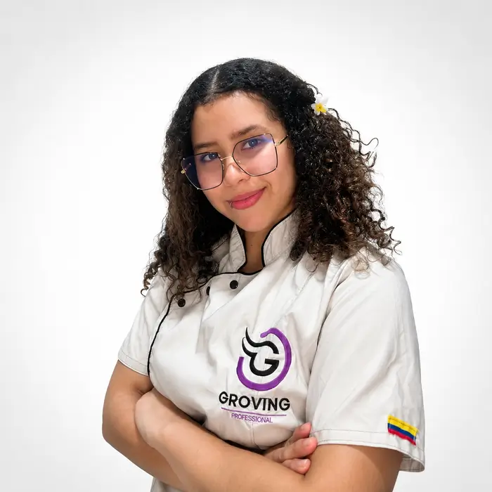 Fotografía de Marcela Villanueva, Groomer profesional en Ibagué y embajadora de la cosmética Groving Professional para spas caninos.