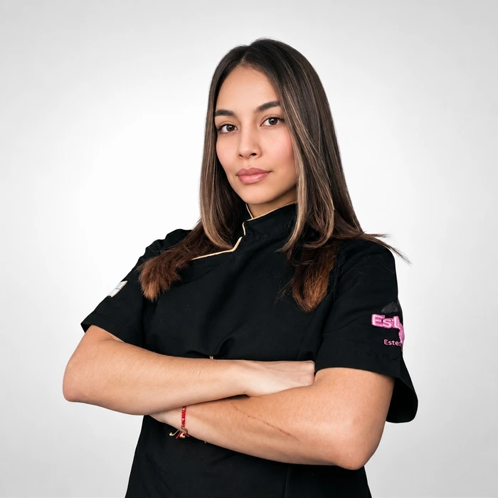 Fotografía de Stefany Torres, Groomer profesional en Cali y embajadora de la cosmética Groving Professional para spas caninos.